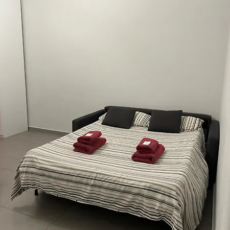 Apartment Art Self Check-in Metro C